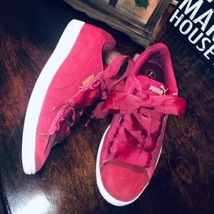 Puma women’s size 7.5 maroon shoes